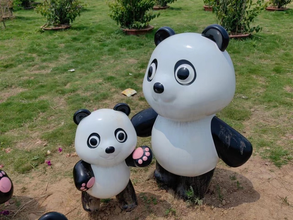 重庆大足九曲花溪卡通熊猫雕塑