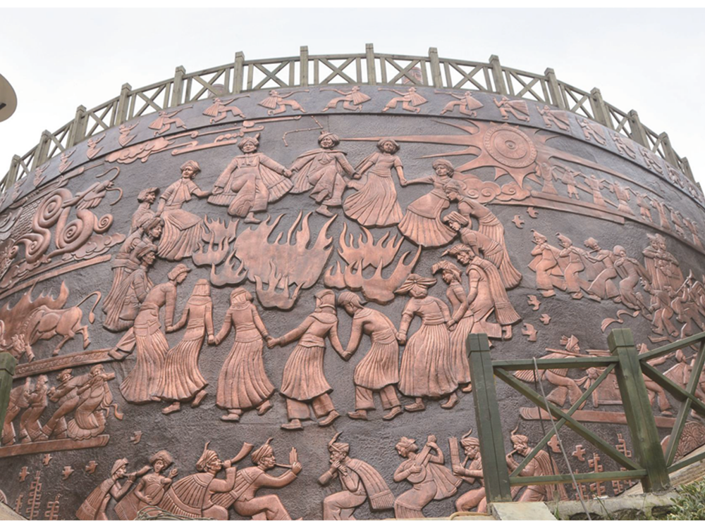 贵州毕节南山公园民俗锻铜浮雕