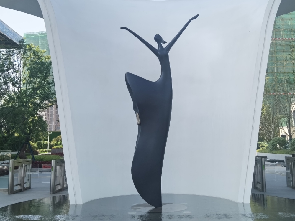 重庆南川泽京南樾府抽象玻璃钢雕塑