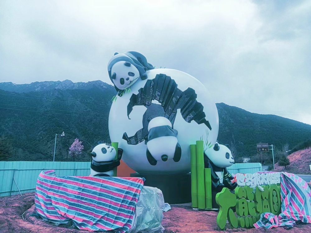 四川凉山松潘熊猫公园不锈钢雕塑